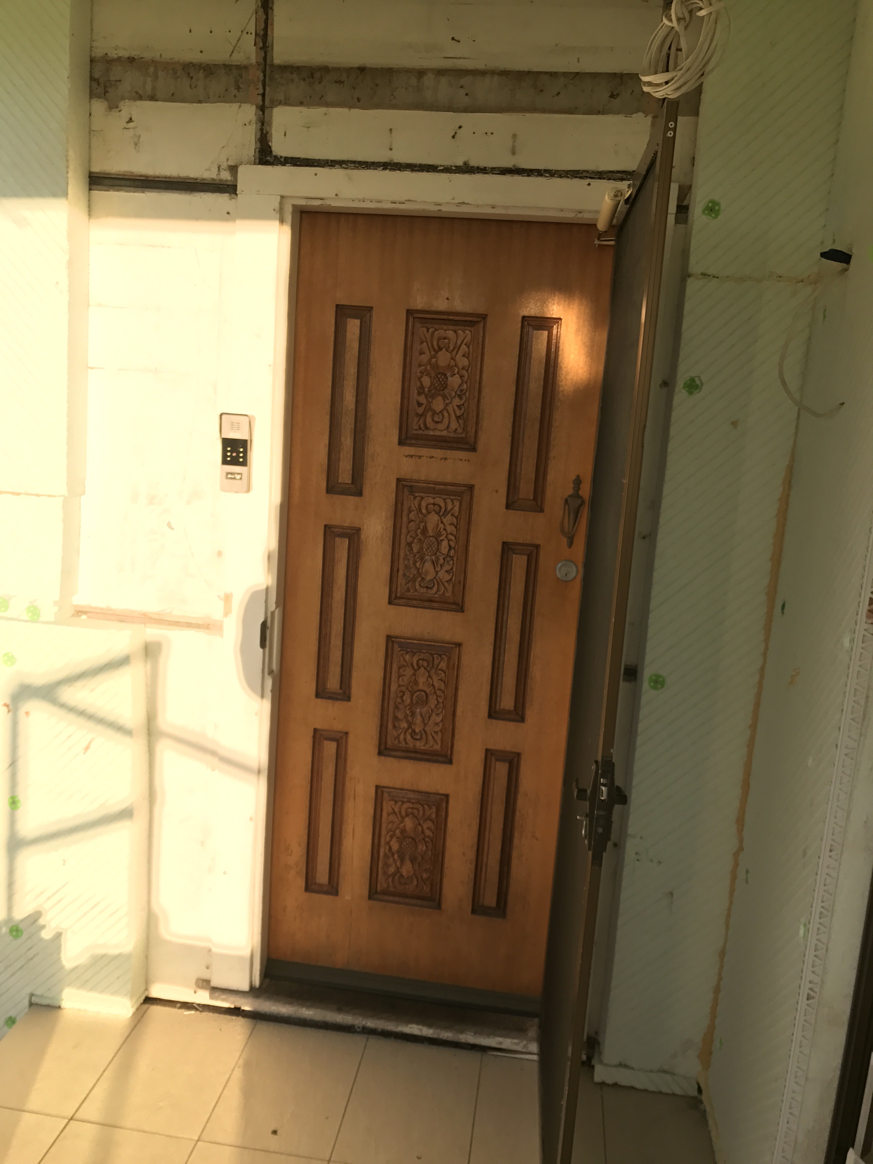 6b Remove Screen and Entry Door